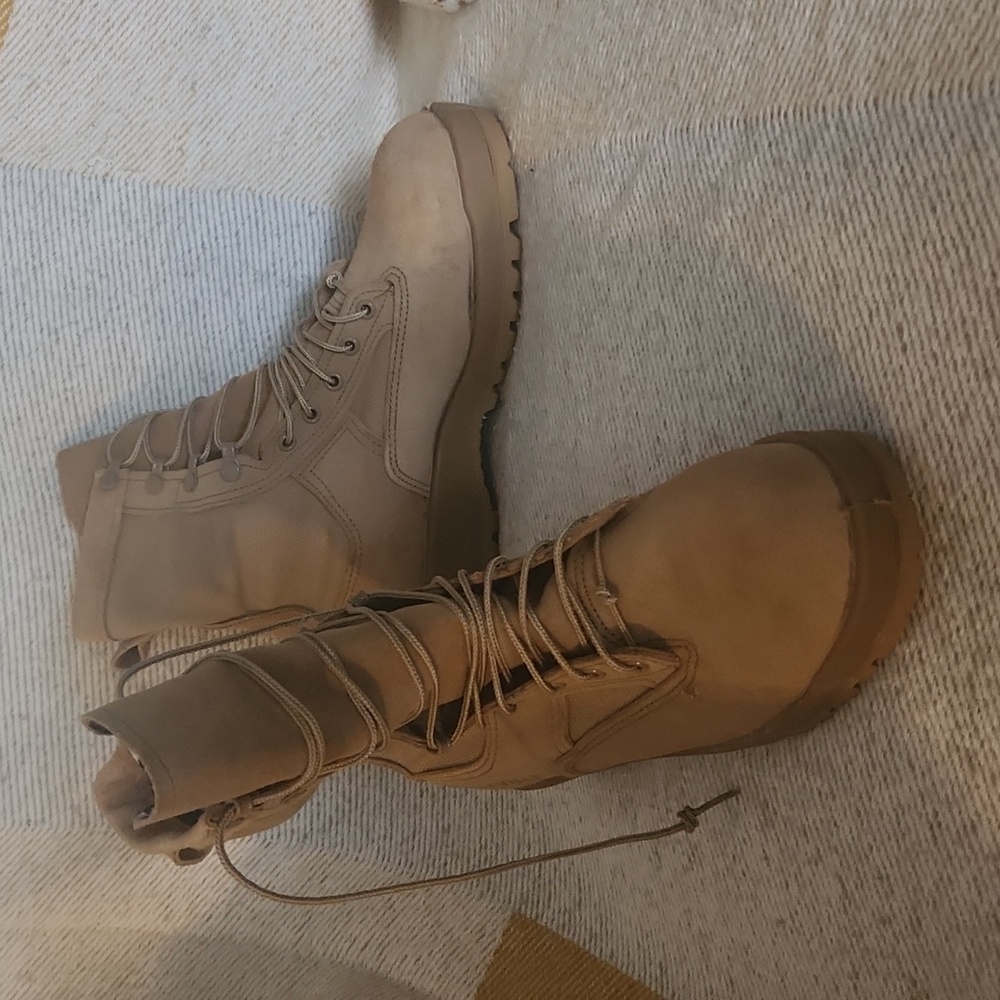Boot - Picture 2 of 4